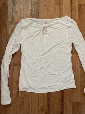 GAP White Long-Sleeve Keyhole Neck Top